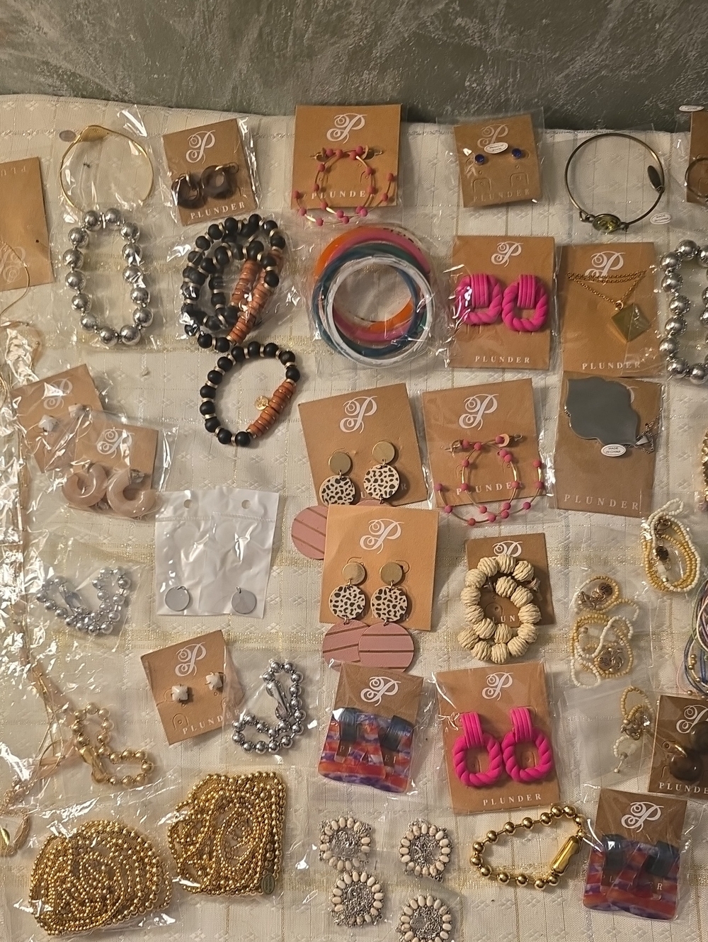 54 Plunder Assorted Bracelets, Earrings & Necklaces All NEW - Picture 4 of 12